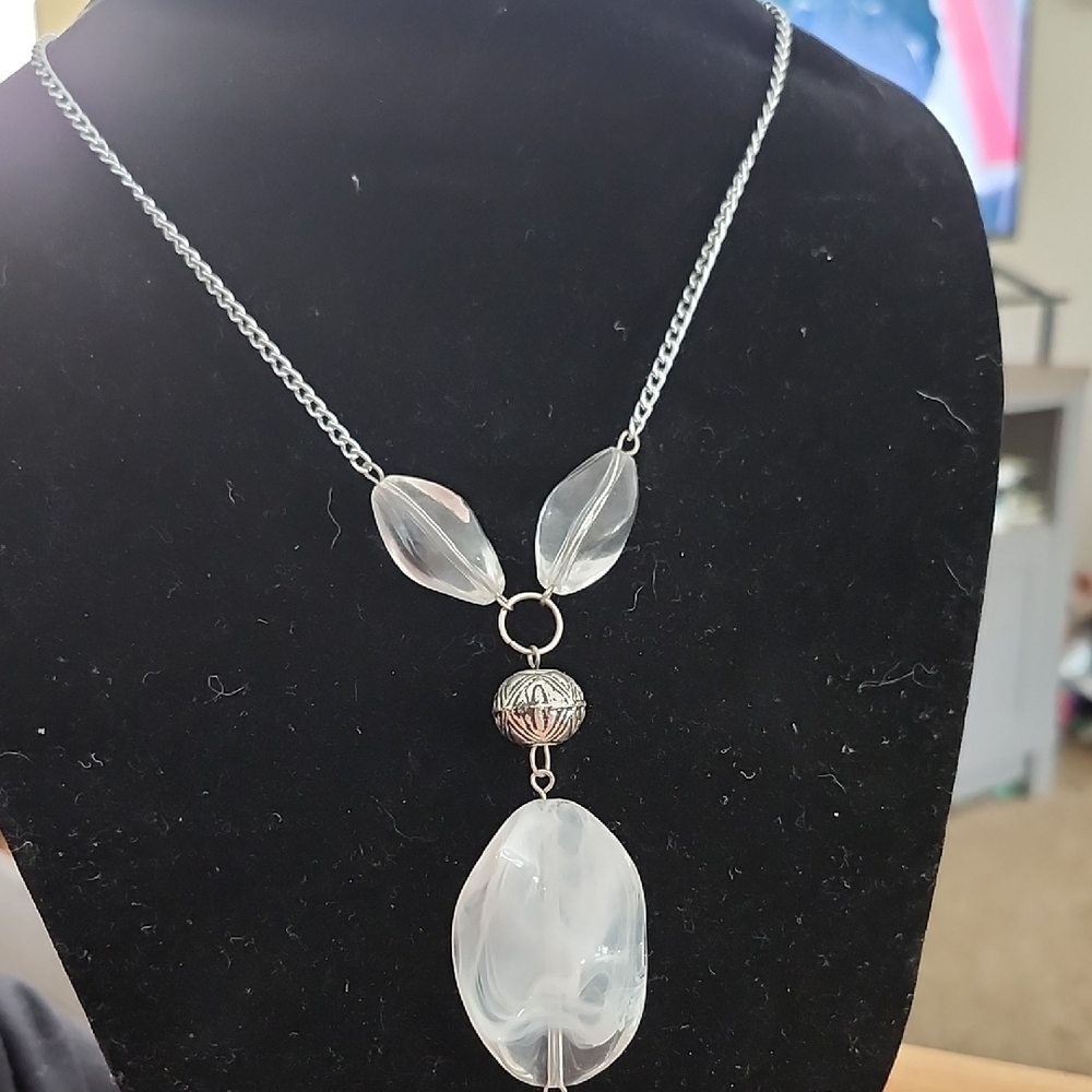 Elegant Silver and Clear Pendant Necklace